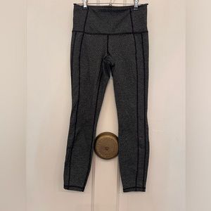 Athleta Women's XS Gray Black Printed Low Rise Capri Leggings